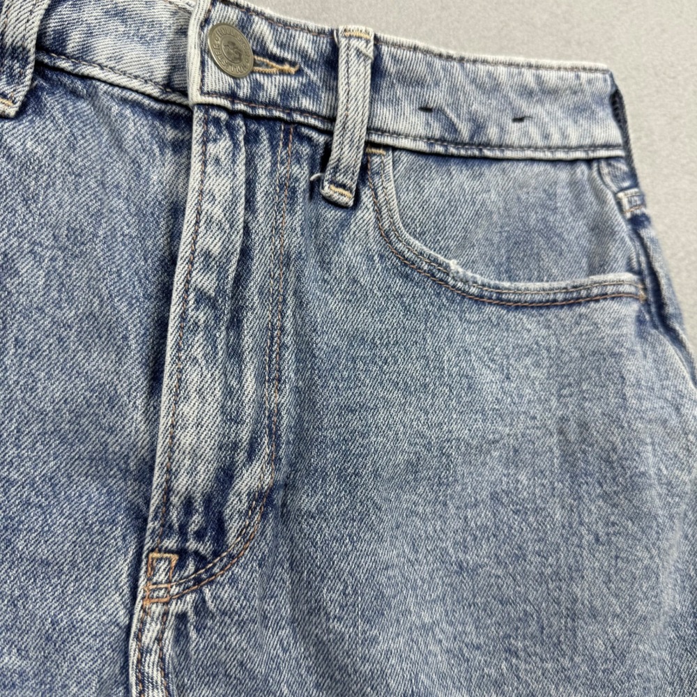 Hollister Ultra High Rise Mom Shorts Light Wash Distressed Blue Denim Size 2 W26